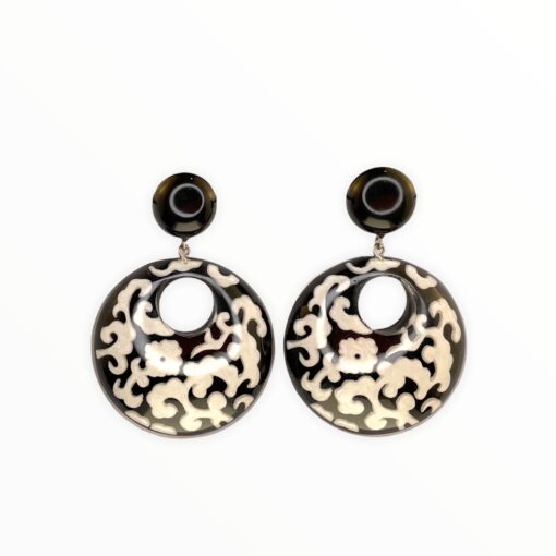Earring stud Black and White