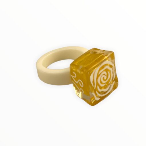 Ring White and Gold with Rose patterns