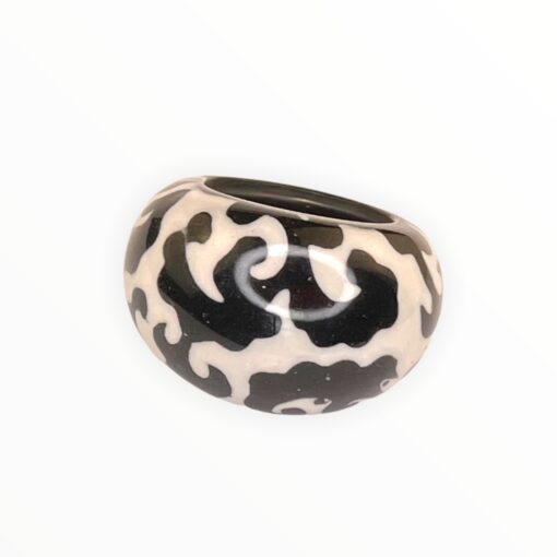 Ring Black and White